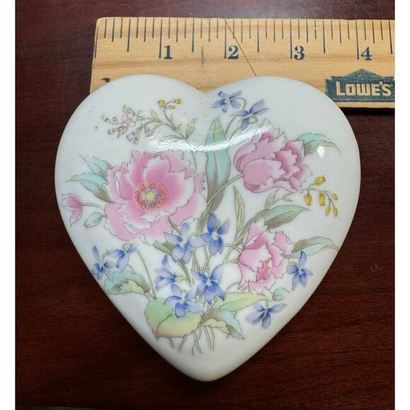 Vintage Fine China Japan Porcelain Ceramic Small Heart Shaped Trinket Box Floral - Picture 8 of 9